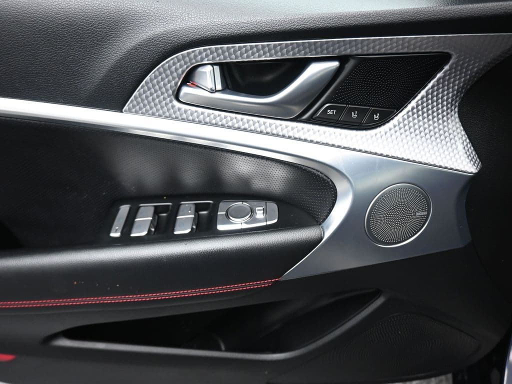 2023 Genesis G70 2.0T, photo 10 of 60