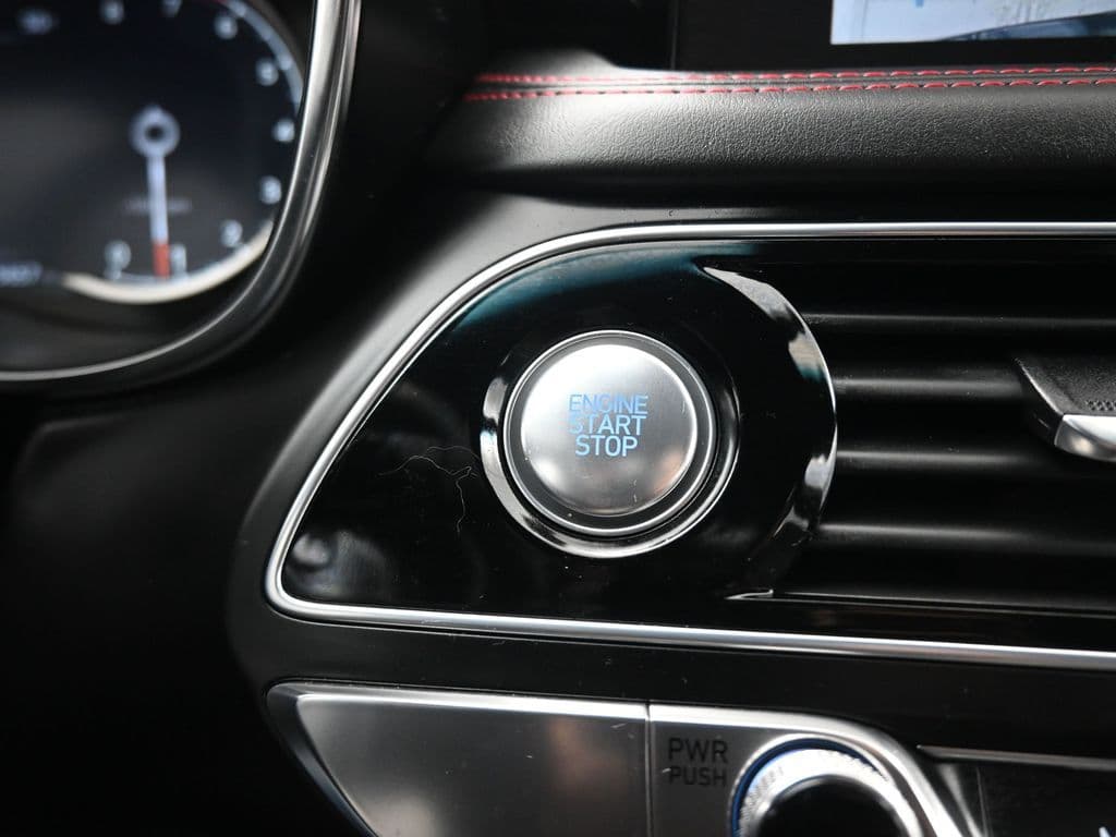 2023 Genesis G70 2.0T, photo 24 of 60