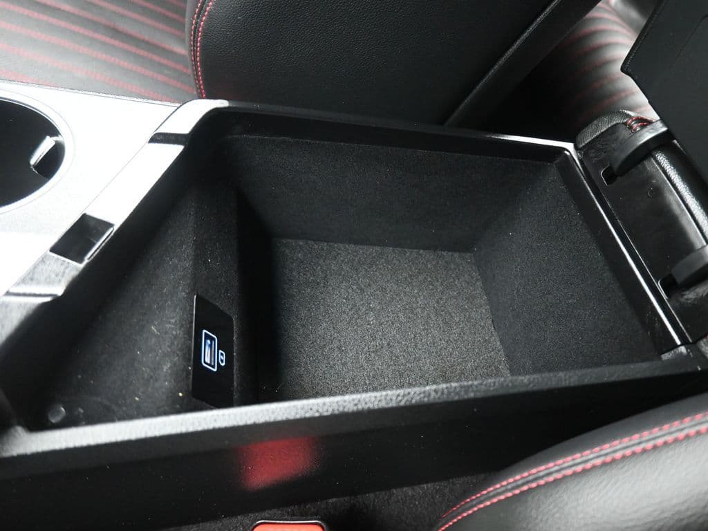 2023 Genesis G70 2.0T, photo 27 of 60