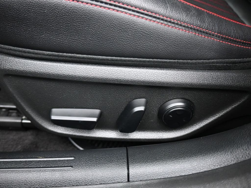 2023 Genesis G70 2.0T, photo 13 of 60