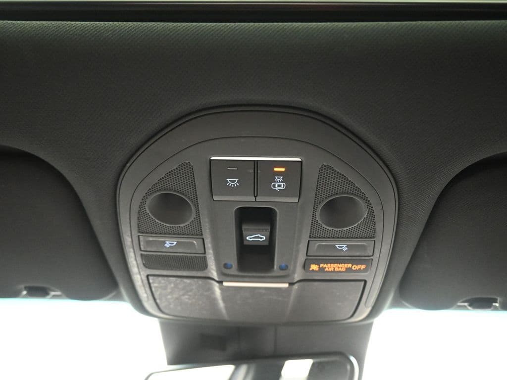 2023 Genesis G70 2.0T, photo 28 of 60