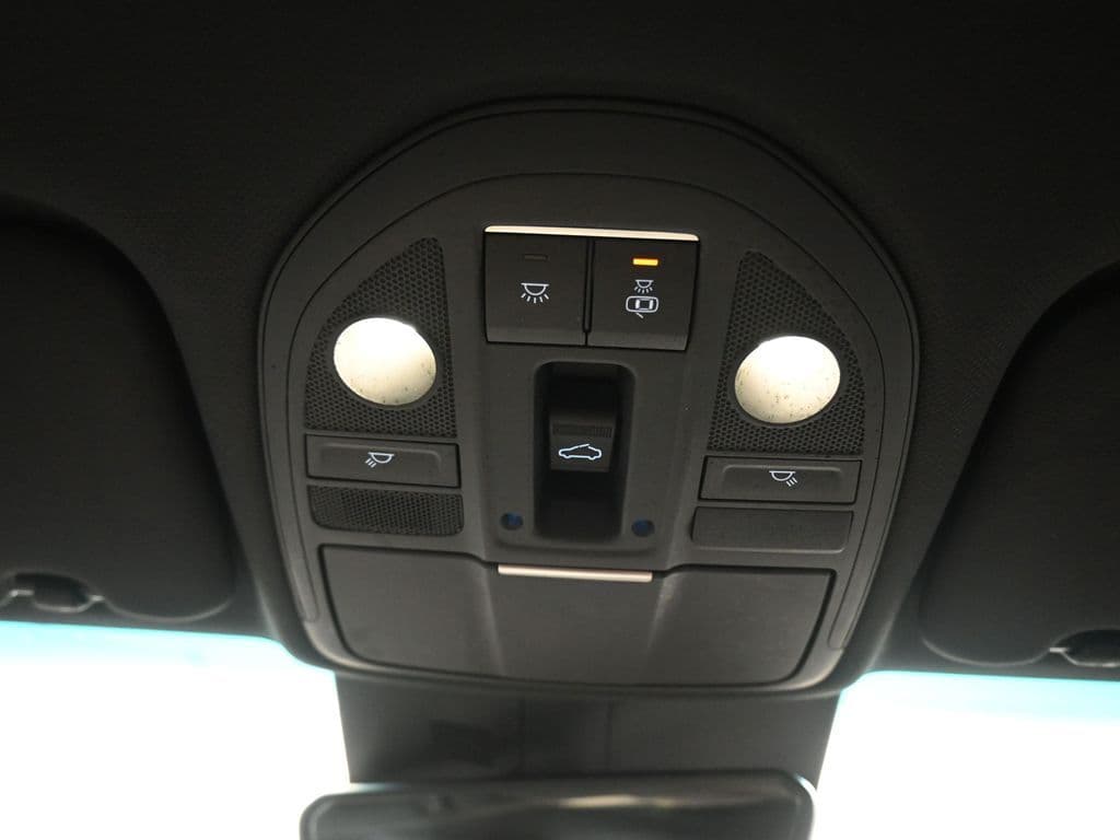 2023 Genesis G70 2.0T, photo 26 of 62