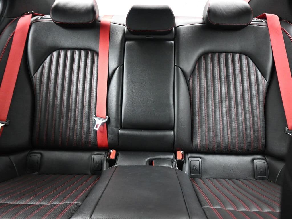 2023 Genesis G70 2.0T, photo 30 of 62