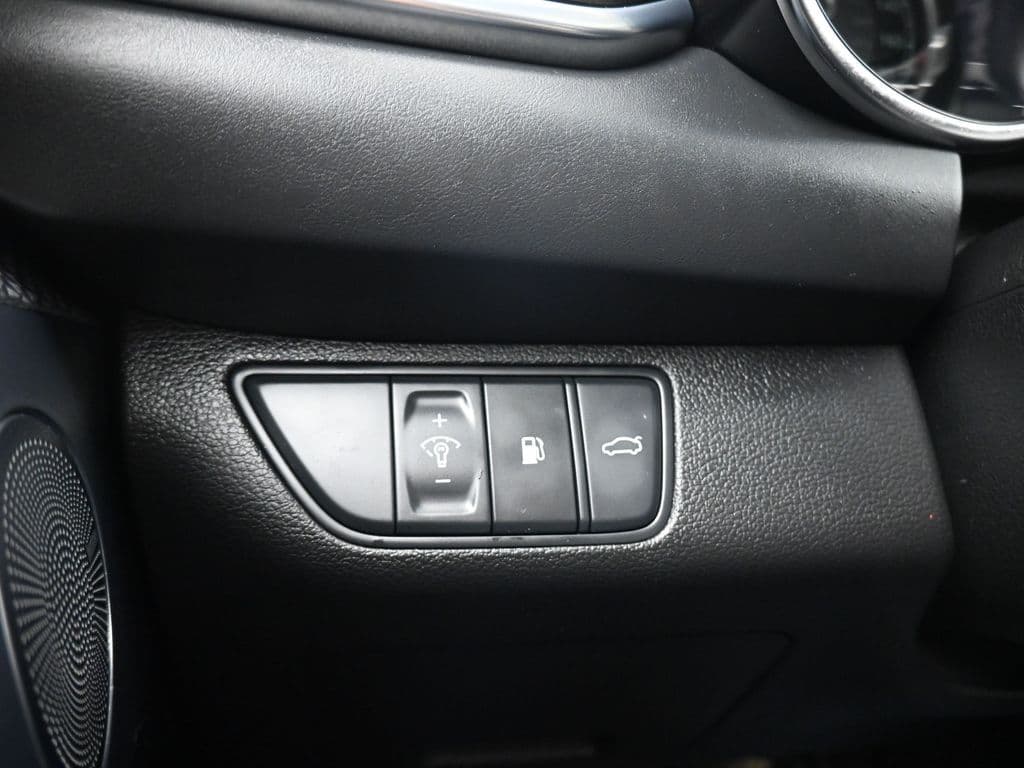 2023 Genesis G70 2.0T, photo 27 of 62