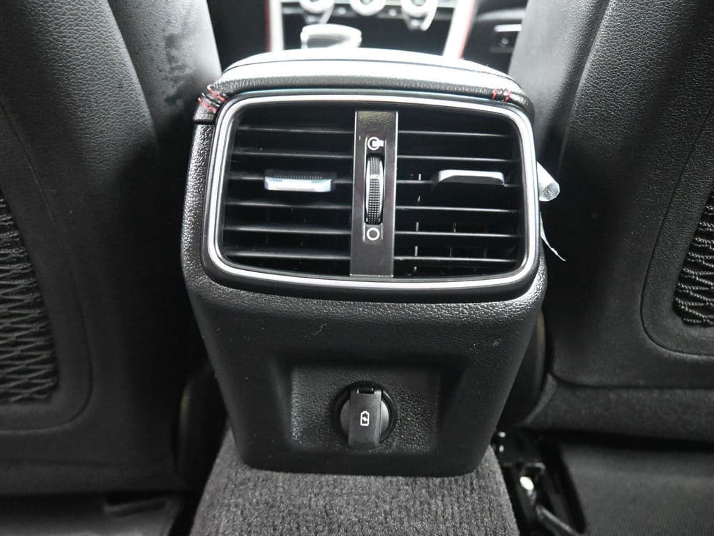 2023 Genesis G70 2.0T, photo 35 of 62