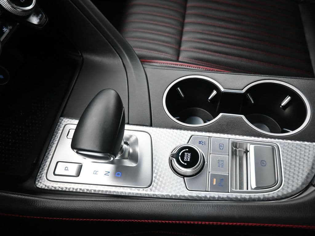 2023 Genesis G70 2.0T, photo 24 of 62