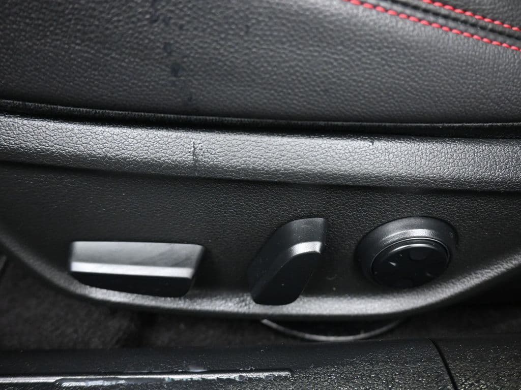 2023 Genesis G70 2.0T, photo 13 of 62