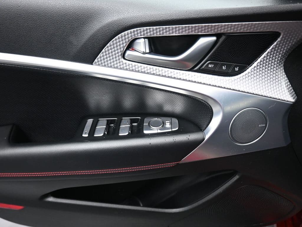 2023 Genesis G70 2.0T, photo 10 of 62