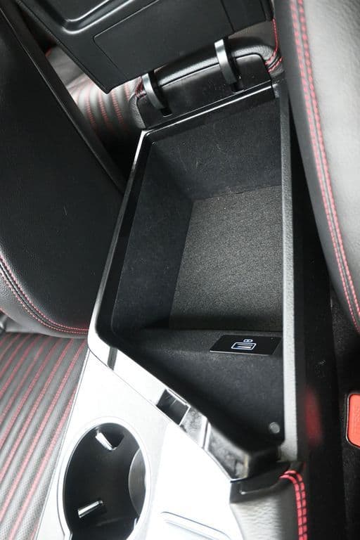 2023 Genesis G70 2.0T, photo 25 of 62