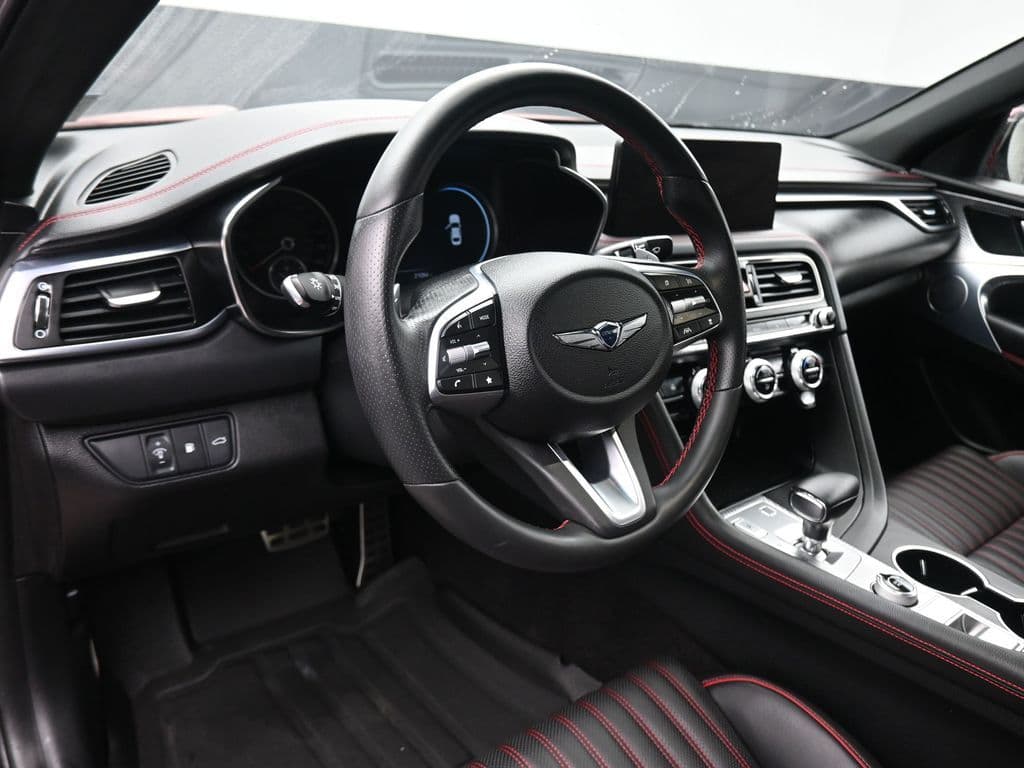 2023 Genesis G70 2.0T, photo 14 of 62