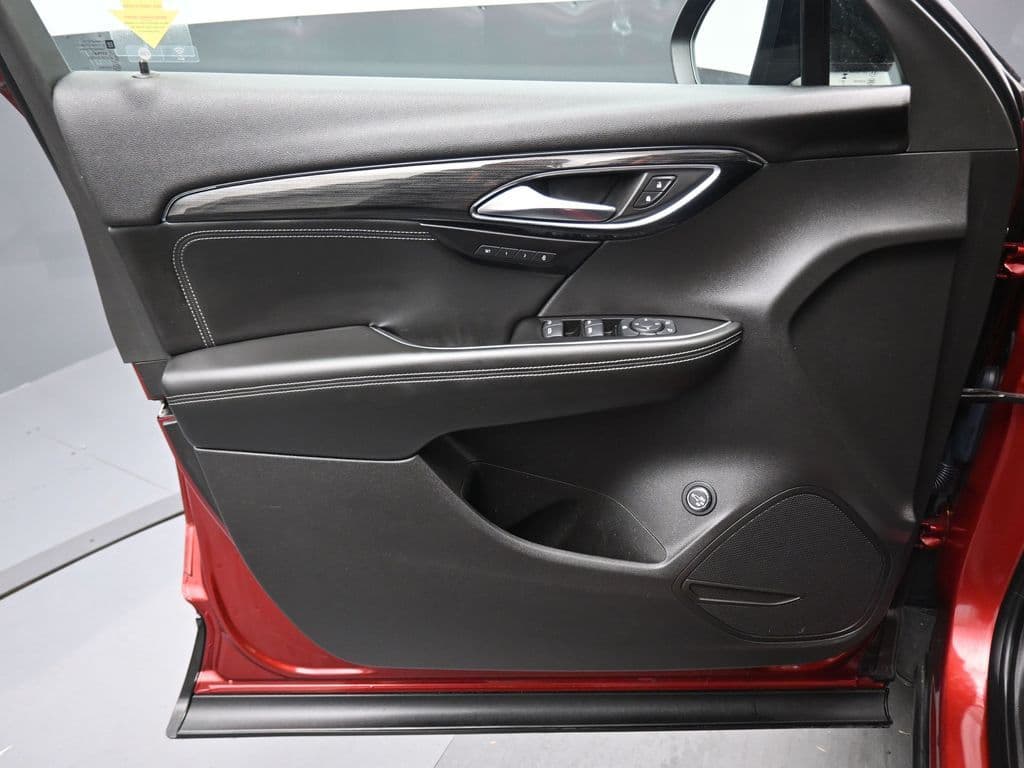 2023 Buick Envision Essence, photo 9 of 62
