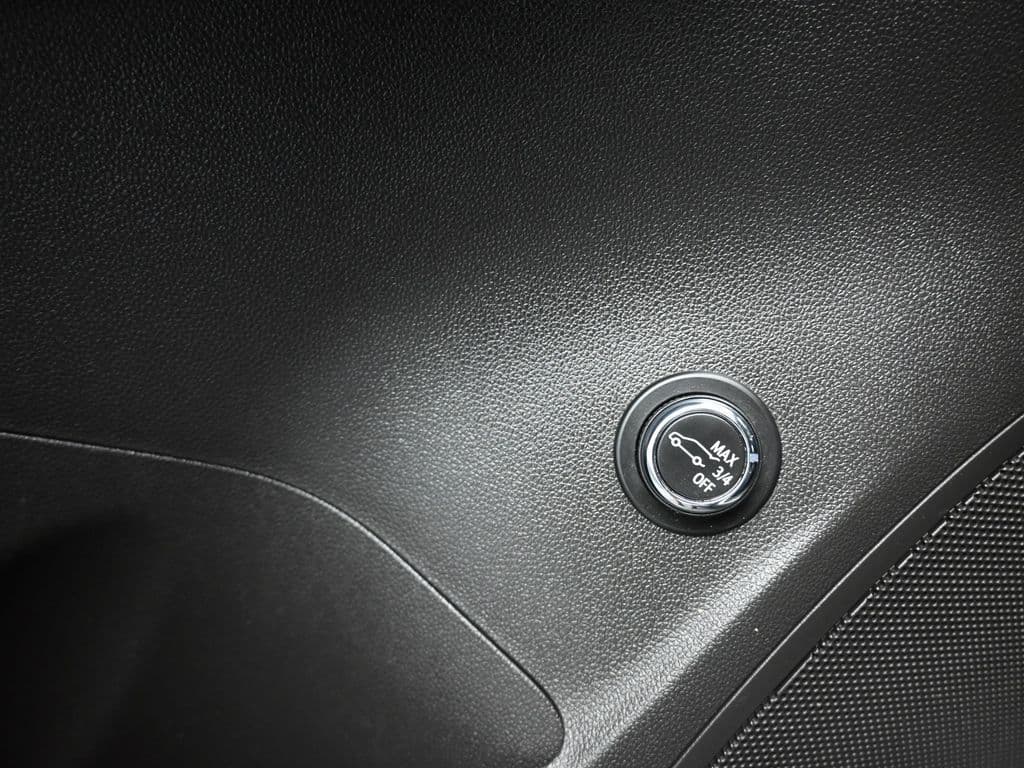 2021 Buick Envision Essence, photo 11 of 63