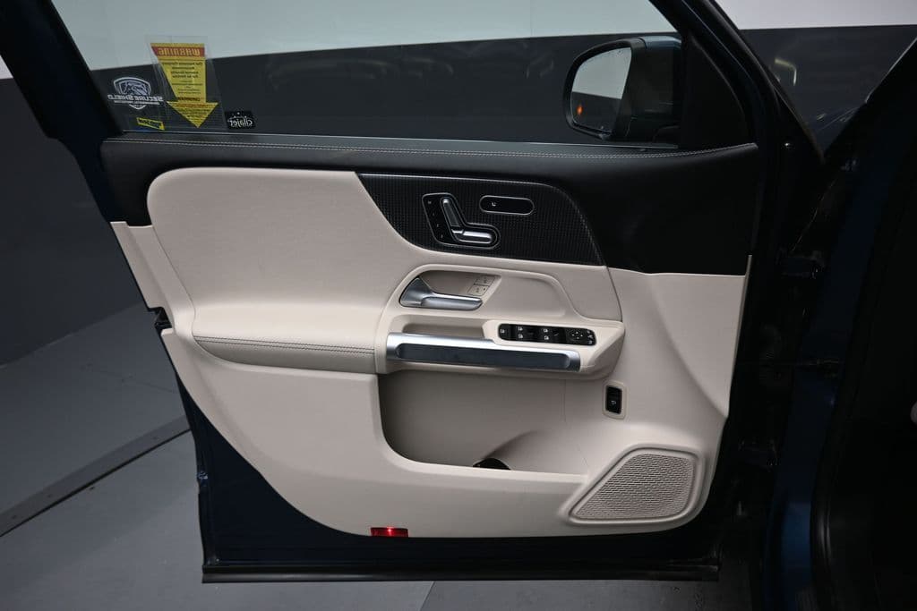 2022 Mercedes-Benz GLB GLB 250 4MATIC®, photo 9 of 73
