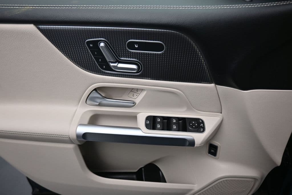 2022 Mercedes-Benz GLB GLB 250 4MATIC®, photo 10 of 73