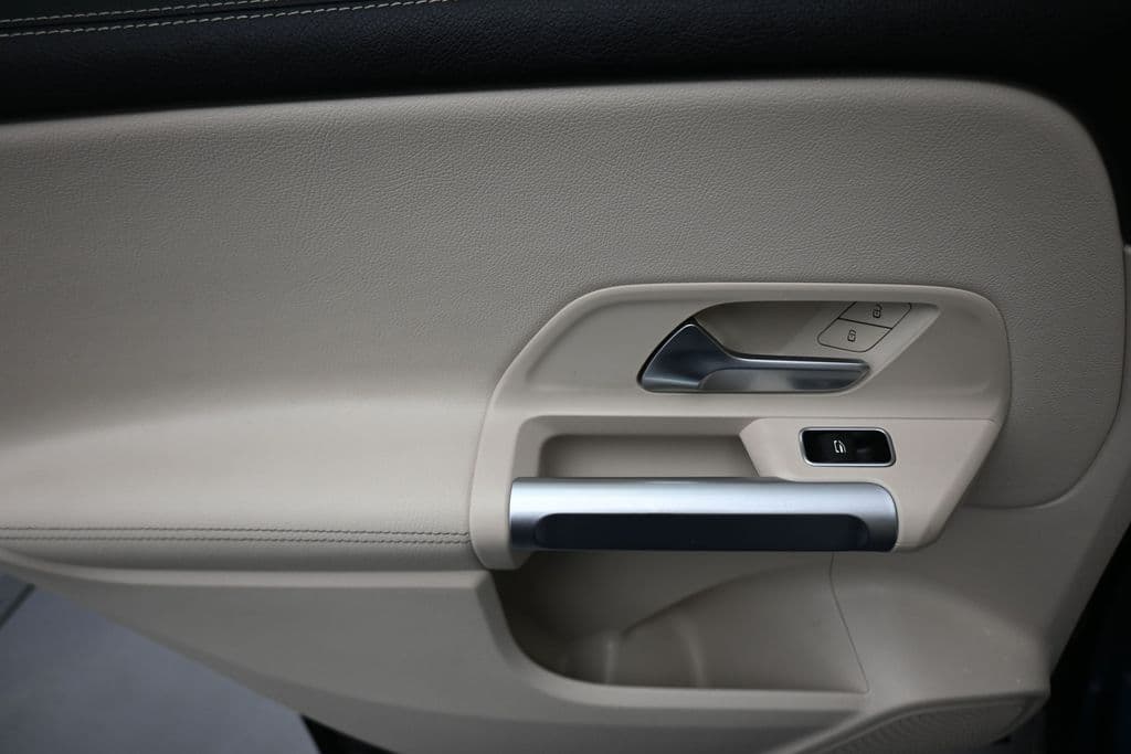 2022 Mercedes-Benz GLB GLB 250 4MATIC®, photo 36 of 73