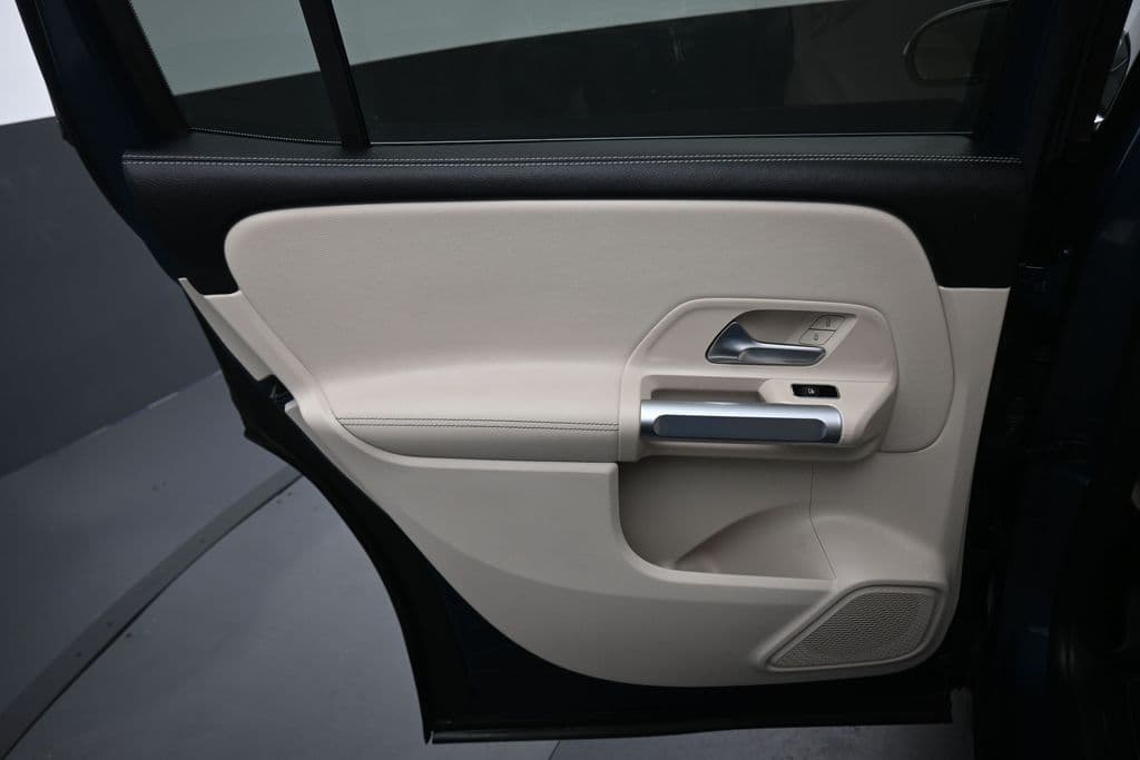 2022 Mercedes-Benz GLB GLB 250 4MATIC®, photo 35 of 73