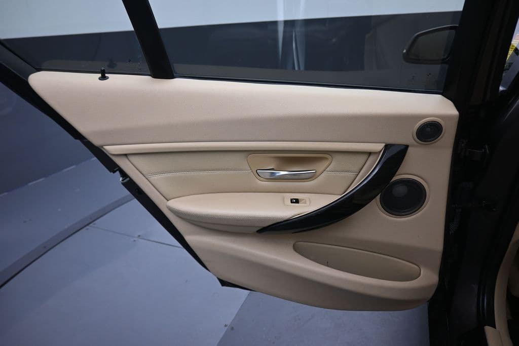 2015 BMW 3 Series 328i xDrive, photo 30 of 59