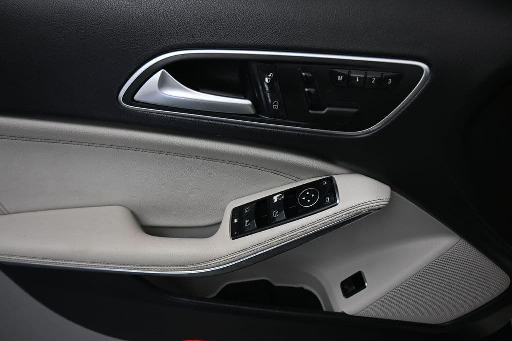 2016 Mercedes-Benz GLA GLA 250, photo 10 of 58