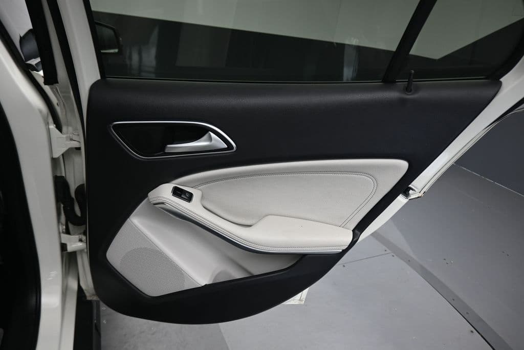 2016 Mercedes-Benz GLA GLA 250, photo 34 of 58