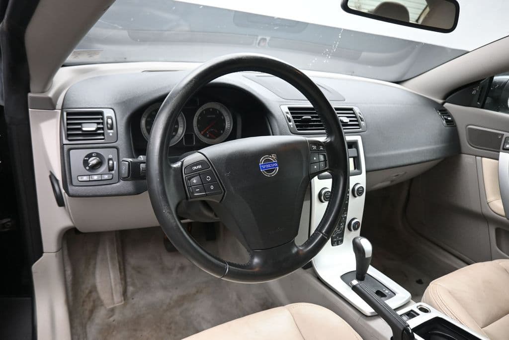 2011 Volvo C70 T5, photo 13 of 49