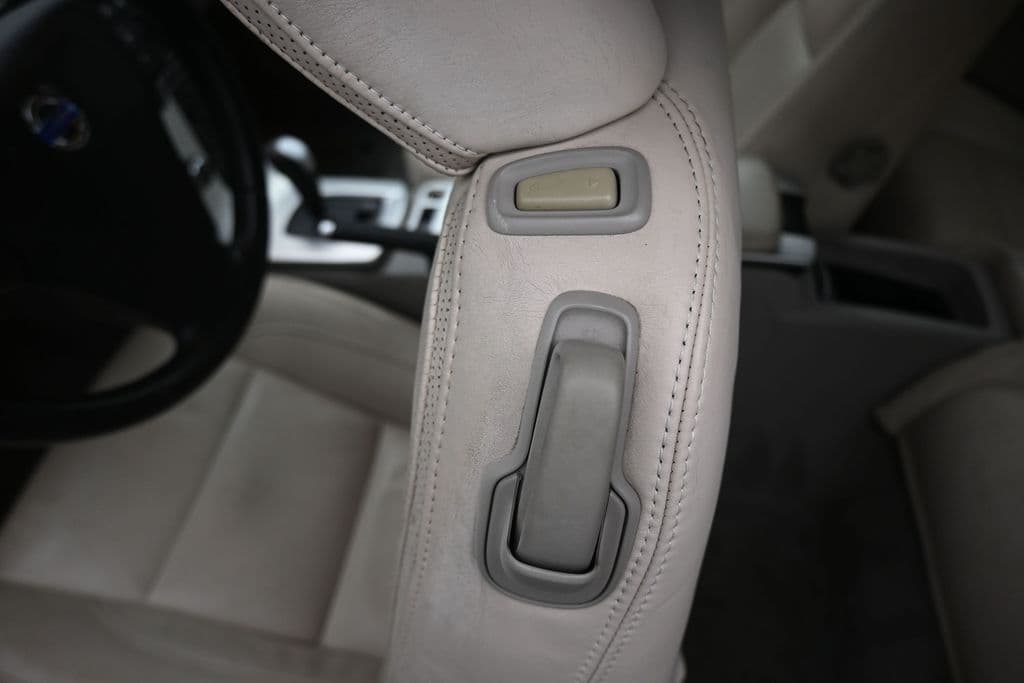 2011 Volvo C70 T5, photo 23 of 49