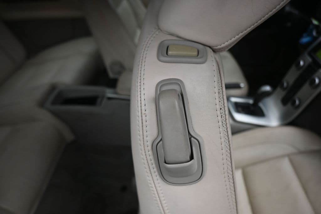2011 Volvo C70 T5, photo 31 of 49