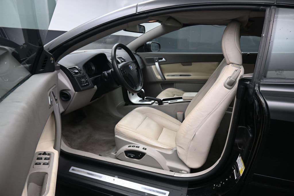 2011 Volvo C70 T5, photo 11 of 49