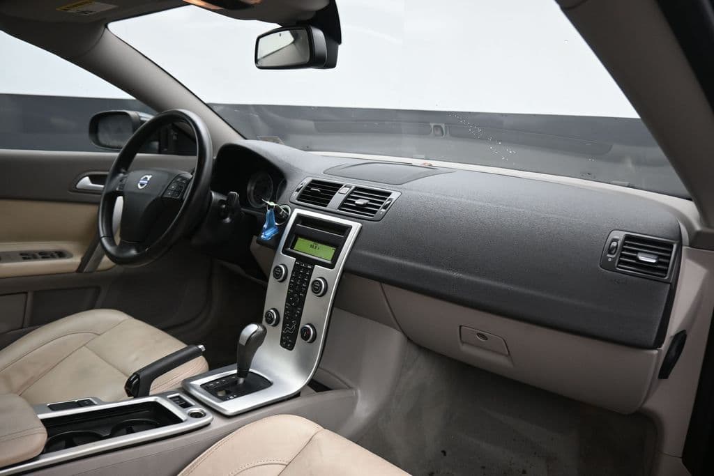 2011 Volvo C70 T5, photo 35 of 49