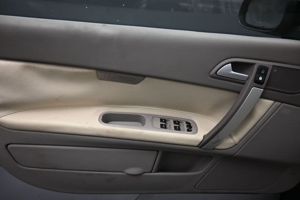 2011 Volvo C70 T5, photo 10 of 49