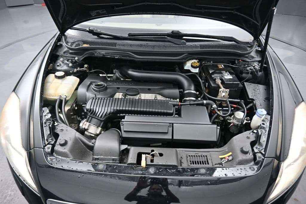 2011 Volvo C70 T5, photo 38 of 49