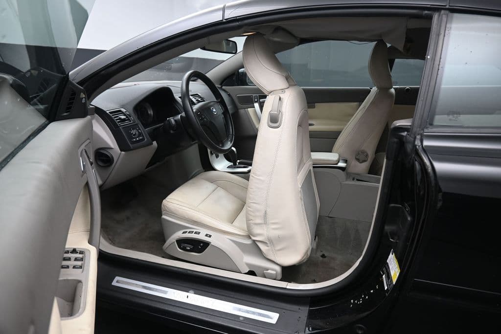2011 Volvo C70 T5, photo 24 of 49