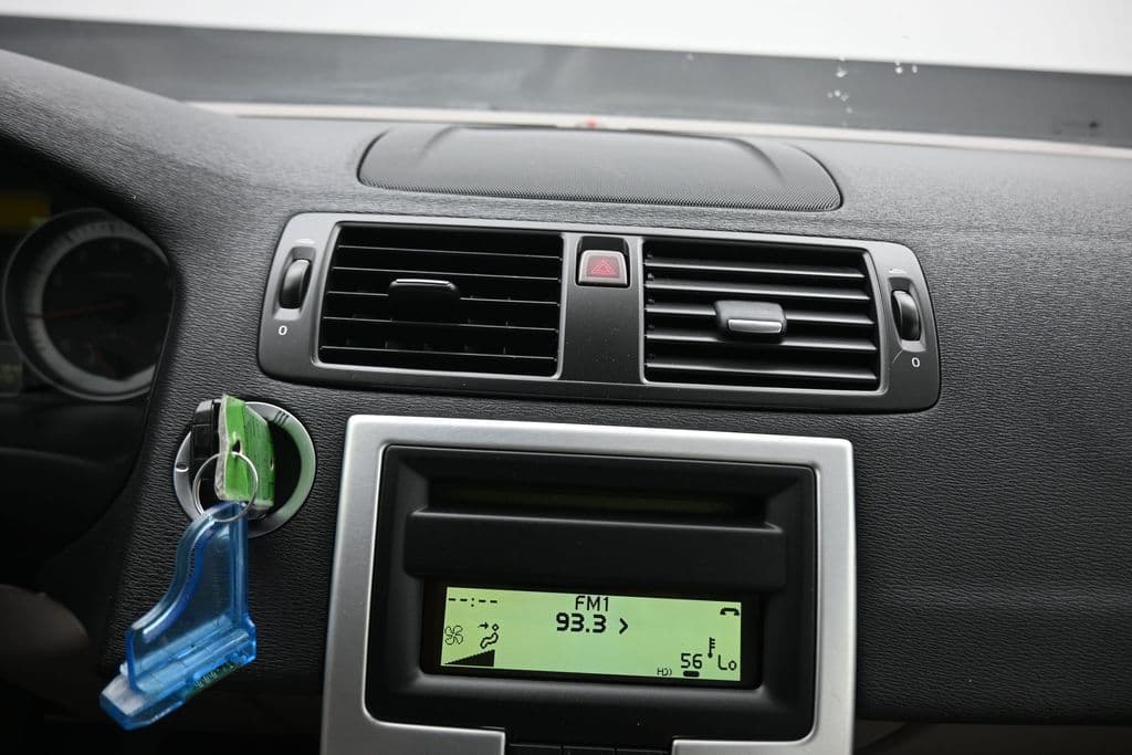 2011 Volvo C70 T5, photo 16 of 49