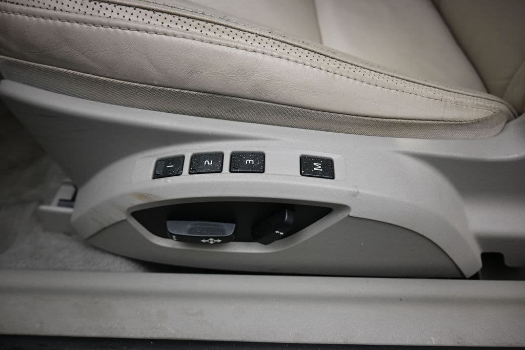2011 Volvo C70 T5, photo 12 of 49