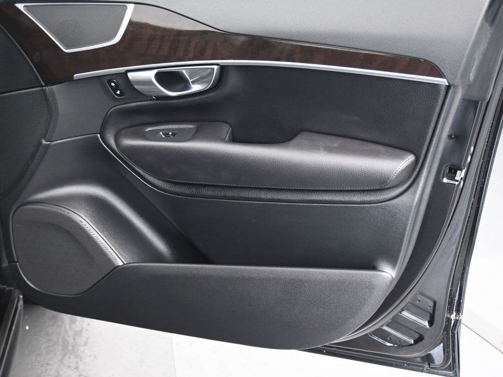 2019 Volvo XC90 T6 Momentum, photo 38 of 59