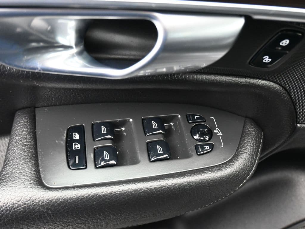 2019 Volvo XC90 T6 Momentum, photo 21 of 59